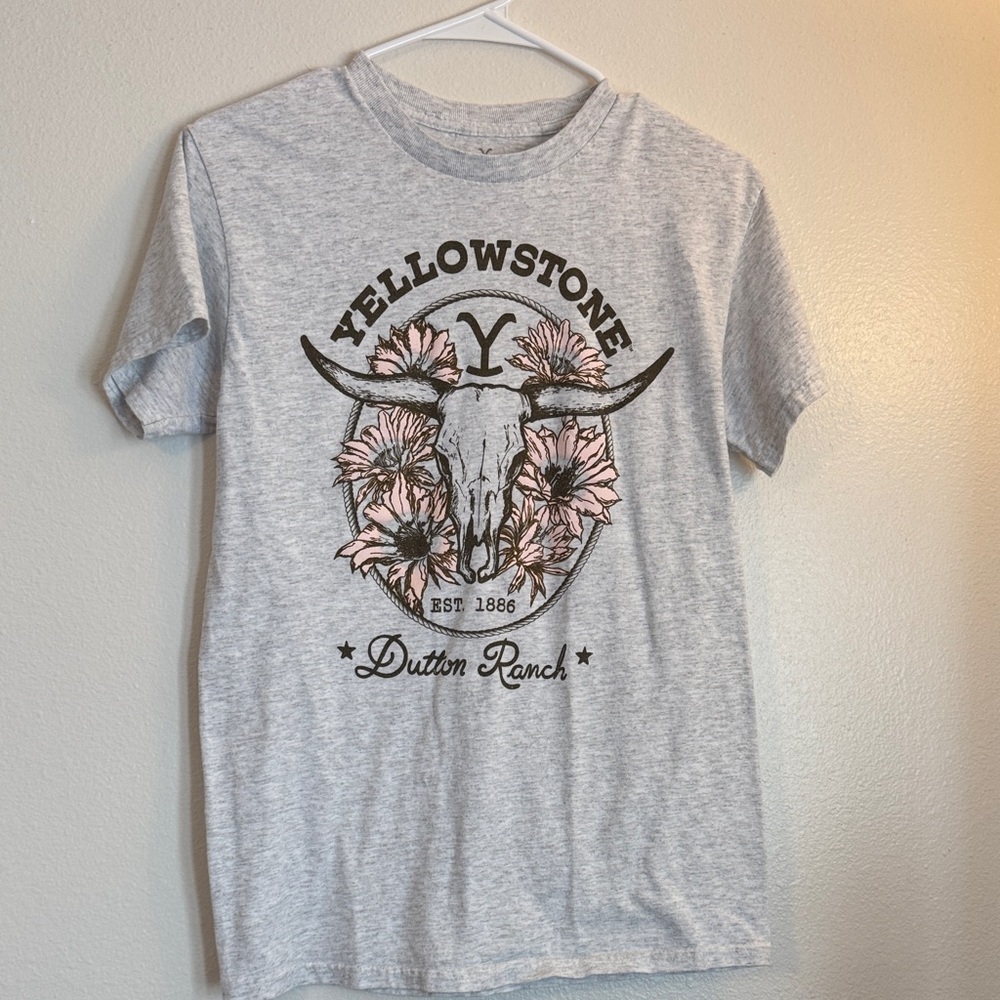 Yellowstone Dutton Ranch Gray Graphic Tee